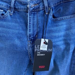 Levi’s 711 Skinny mid-rose, sculpt. Size 27